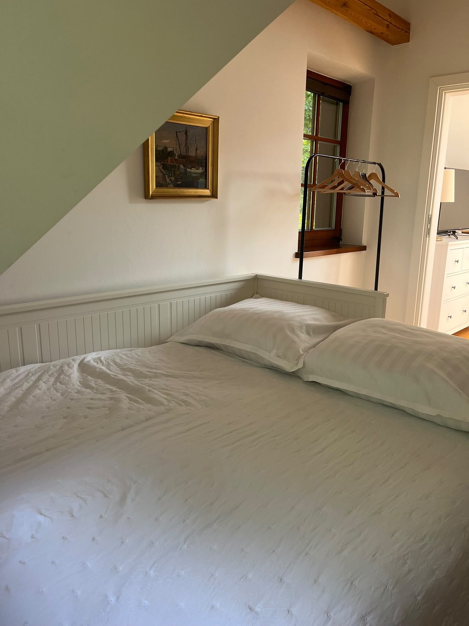 A quiet bedroom